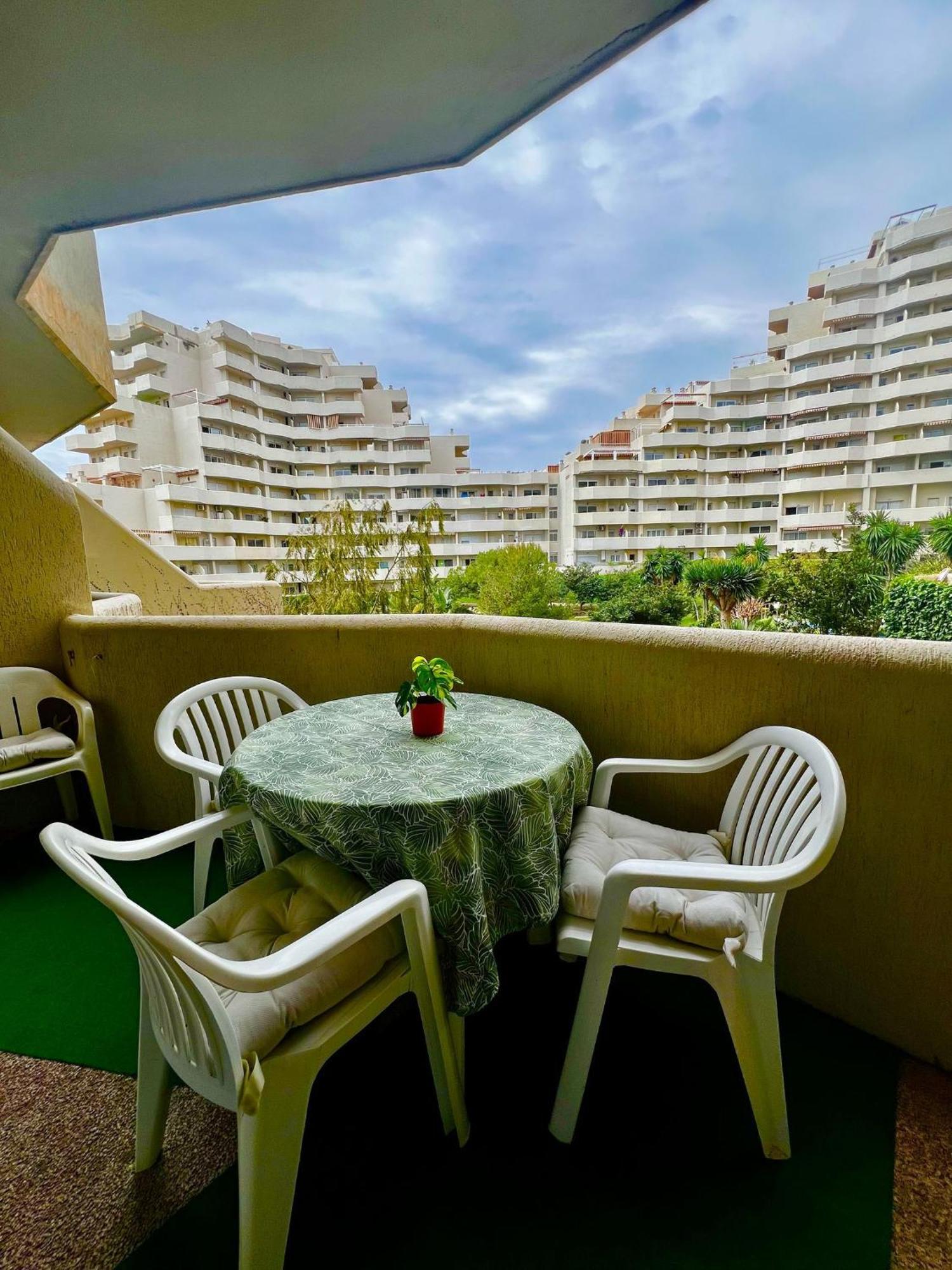 Benalbeach Relaxing Garden View
